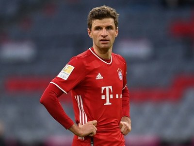 Bayern's Mueller tests positive for COVID-19