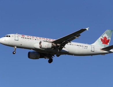Air Canada 'encouraged' by government aid talks, easing quarantines after reporting loss