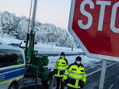 Germany partially closes borders despite EU criticism