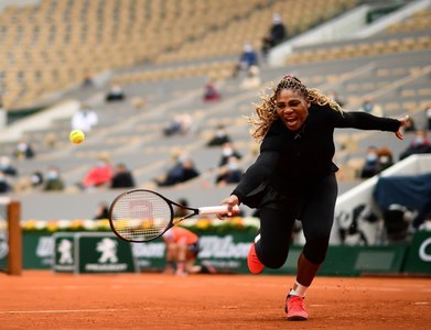 Serena not 'obsessed' with Court's Slam record, says coach