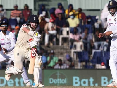 England suffer early blows in India pink-ball Test