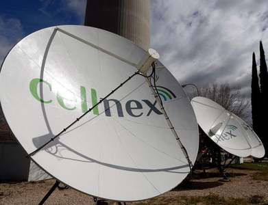 Cellnex to spend up 9 bln euros as it aims to triple earnings
