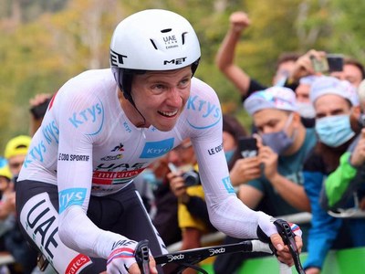 Pogacar wins UAE Tour after Ewan claims closing sprint