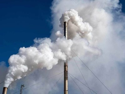 UK firms not cutting carbon emissions enough