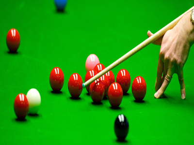 Hendry targets Crucible after snooker return