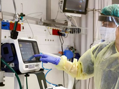 Hungarian hospitals under strain from COVID-19 surge