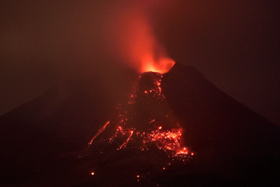 Nicaragua volcano blankets communities in ash