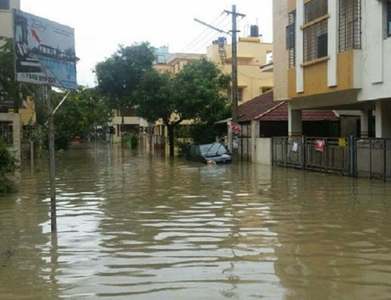 Hawaii governor signs emergency proclamation after heavy rains and flooding