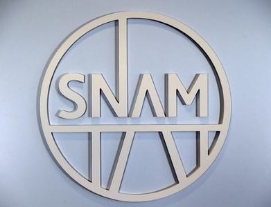 Italy's Snam inks deal to develop LNG plants for transport, industry