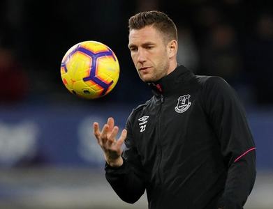 Stekelenburg returns to remind Dutch squad of brighter years