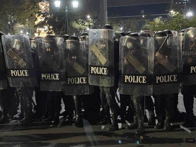 Thai demonstrators clash with police at Grand Palace