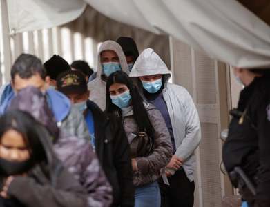 US to place some migrant families in hotels in move away from detention centers