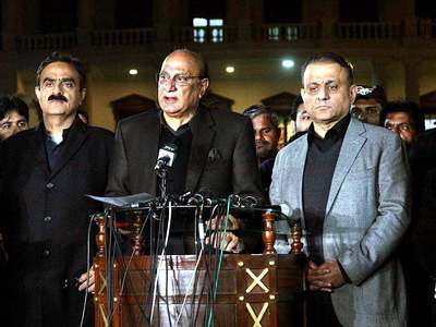 Raja Basharat greets people on Pakistan Day