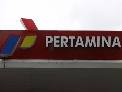 Five injured, hundreds evacuated after blaze at Indonesia oil refinery