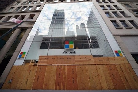 Microsoft wins $22bn US army contract for augmented reality gear