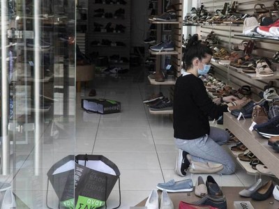 Greece reopens shops despite high infection rate