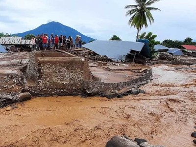 Indonesia readies hospital ships for cyclone survivors