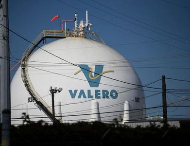 Valero warns of bigger first-quarter loss on costs from Texas deep freeze