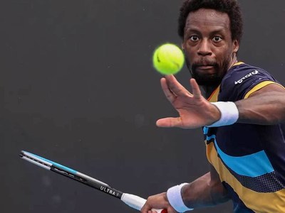 Injured Monfils limps out of Monte Carlo Masters
