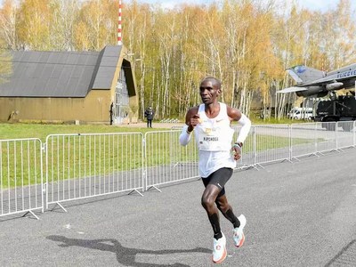 Kipchoge shows Olympic form with Enschede marathon win