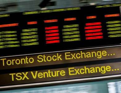 TSX slips as Canadian National falls on bid to buy Kansas City rail