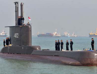 Rescuers find debris thought to be from missing Indonesian submarine Rescuers find debris thought to be from missing Indonesian submarine