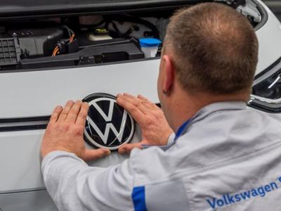 Porsche plans EV battery cells factory in southern Germany Porsche plans EV battery cells factory in southern Germany