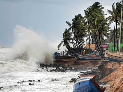 Latest Indian cyclone kills five, thousands homeless