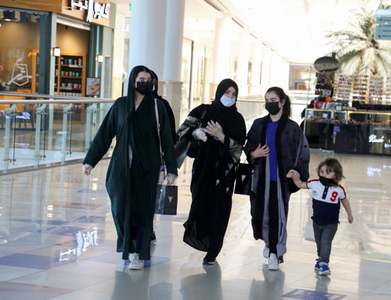 Saudi shops can stay open during prayer times: business group circular