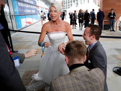 Australia to deport UK's Katie Hopkins over virus breach Australia to deport UK's Katie Hopkins over virus breach