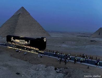 Egypt's ancient King Khufu's Boat is moved from Giza pyramids to a new home Egypt's ancient King Khufu's Boat is moved from Giza pyramids to a new home