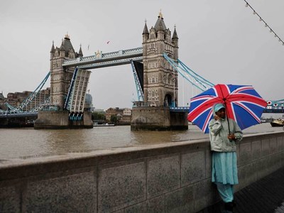 London's Tower Bridge reopens to traffic after being stuck London's Tower Bridge reopens to traffic after being stuck