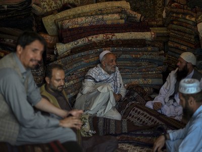 Kabul's carpet and antique dealers struggle after foreigners flee