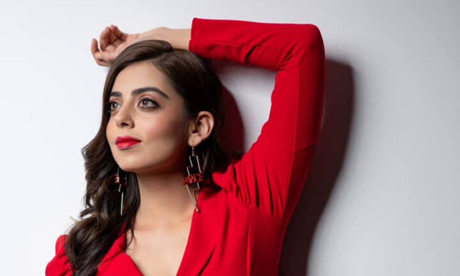 Yashma Gill is the latest Pakistani celeb to reach a million followers on Instagram