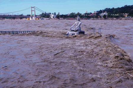 15 dead as heavy rains batter northern India