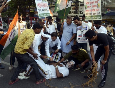 Dozens detained in India for disrupting Muslim prayers