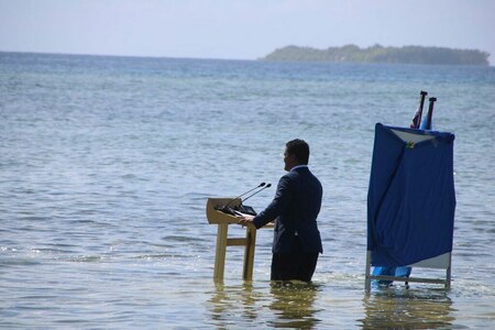 Tuvalu looking at legal ways to be a state if it is submerged