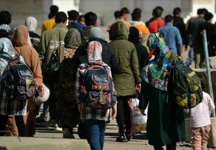 Thousands of Afghans deported from Iran to Taliban rule