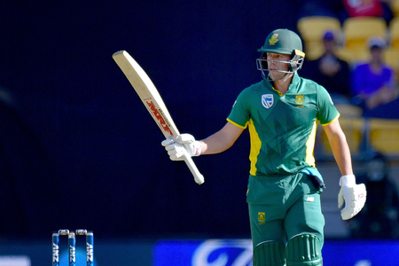 South Africa's AB de Villiers announces retirement from all cricket