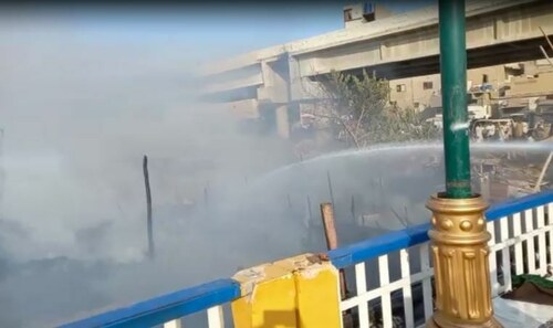 Fire erupts in slums under Teen Hatti bridge in Karachi