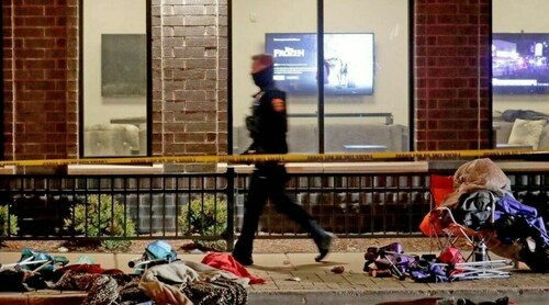 Car strikes US Christmas parade, killing 5, wounding 40