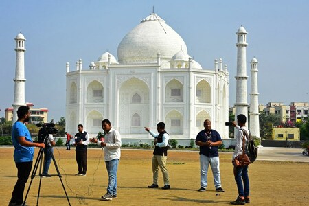 Indian builds Taj Mahal replica home for wife