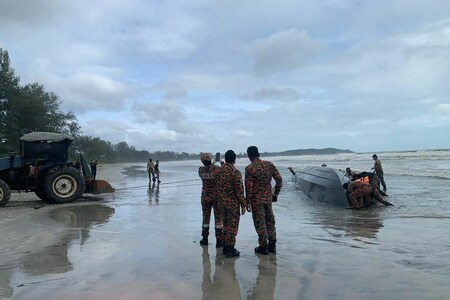 11 Indonesians dead, 25 missing in Malaysia boat sinking