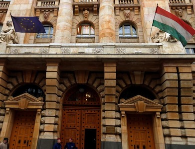 Hungary's central bank pledges rate rises to curb inflation