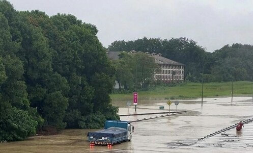Floods in Malaysia displace more than 30,000 people