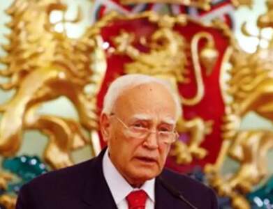 Former Greek president Karolos Papoulias dies at 92