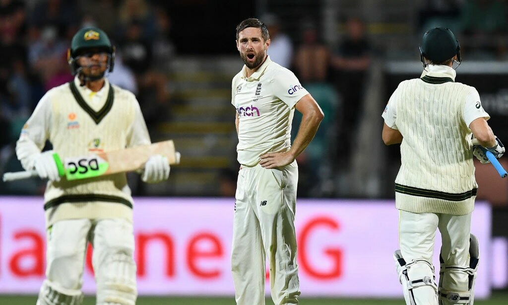 England fight back with three Australian wickets in final session