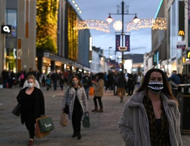 England lifts Omicron restrictions