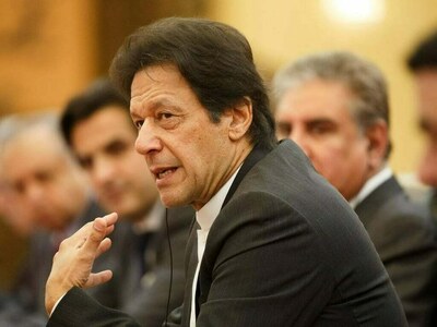 PM Imran Khan pays tribute to frontline health workers