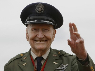US 'candy bomber' pilot dead at 101